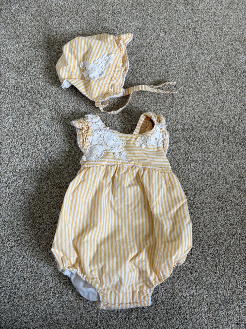 Tahari designer baby striped romper & bonnet yellow white  3-6M flowers appliqué